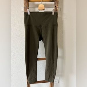 Lululemon wunder under. Luon fabric. Some pilling in gusset. See photo.